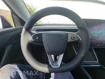 2026 Tesla Model Y Long Range - miniatura 10
