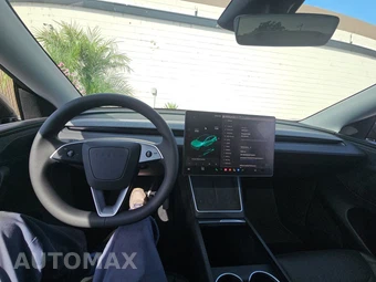 2026 Tesla Model Y Long Range - miniatura 11