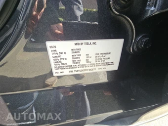 2026 Tesla Model Y Long Range - miniatura 14