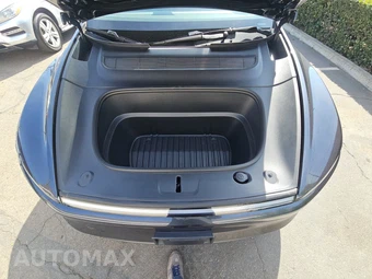 2026 Tesla Model Y Long Range - miniatura 15