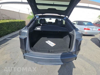 2026 Tesla Model Y Long Range - miniatura 16