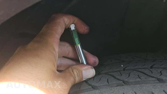 2026 Tesla Model Y Long Range - miniatura 18