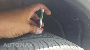 2026 Tesla Model Y Long Range - miniatura 21