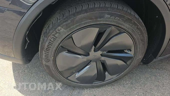 2026 Tesla Model Y Long Range - miniatura 24