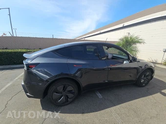 2026 Tesla Model Y Long Range - miniatura 4