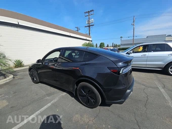 2026 Tesla Model Y Long Range - miniatura 6