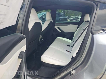 2026 Tesla Model Y Long Range – miniatura 10