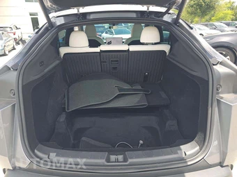2026 Tesla Model Y Long Range – miniatura 11