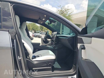 2026 Tesla Model Y Long Range – miniatura 16