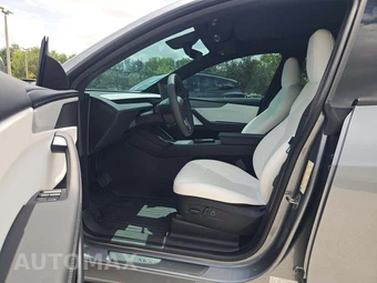 2026 Tesla Model Y Long Range – miniatura 3