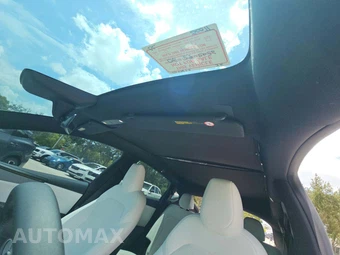 2026 Tesla Model Y Long Range – miniatura 8