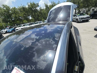 2026 Tesla Model Y Long Range – miniatura 9
