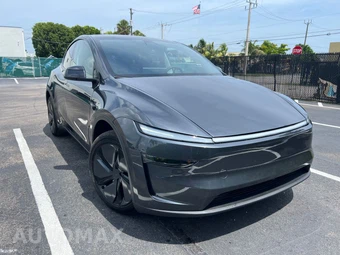 2026 Tesla Model Y Long Range - miniatura 10