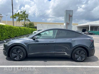 2026 Tesla Model Y Long Range - miniatura 13