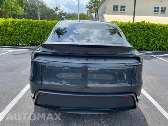2026 Tesla Model Y Long Range - miniatura 15