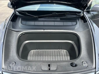 2026 Tesla Model Y Long Range - miniatura 18