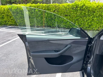 2026 Tesla Model Y Long Range - miniatura 20