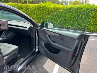 2026 Tesla Model Y Long Range - miniatura 23