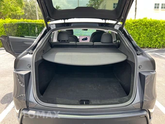 2026 Tesla Model Y Long Range - miniatura 24