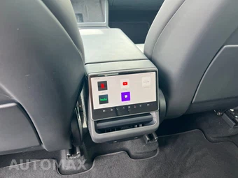 2026 Tesla Model Y Long Range - miniatura 26