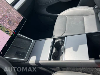 2026 Tesla Model Y Long Range - miniatura 38