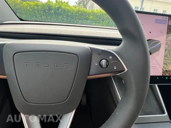 2026 Tesla Model Y Long Range - miniatura 40