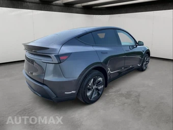 2026 Tesla Model Y Long Range - miniatura 8