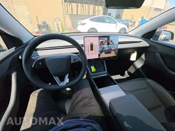 2026 Tesla Model Y Long Range - miniatura 10