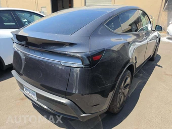 2026 Tesla Model Y Long Range - miniatura 3