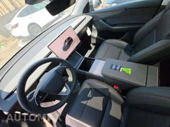 2026 Tesla Model Y Long Range - miniatura 8