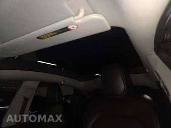 2026 Tesla Model Y Long Range - miniatura 10