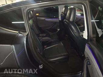 2026 Tesla Model Y Long Range - miniatura 16