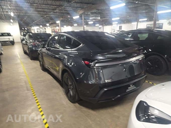 2026 Tesla Model Y Long Range - miniatura 2