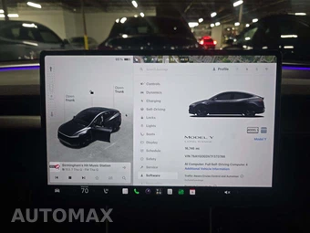 2026 Tesla Model Y Long Range - miniatura 9
