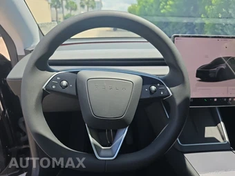 2026 Tesla Model Y Long Range – miniatura 10
