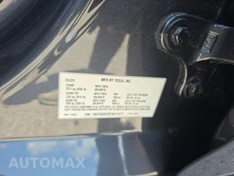 2026 Tesla Model Y Long Range – miniatura 15