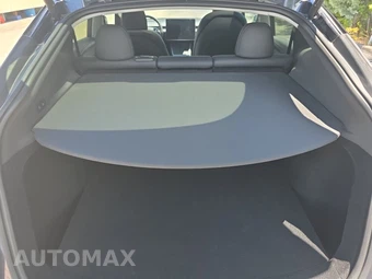 2026 Tesla Model Y Long Range – miniatura 17