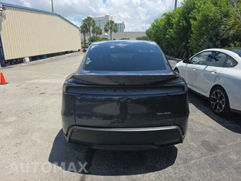 2026 Tesla Model Y Long Range – miniatura 5