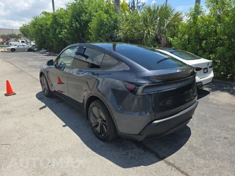 2026 Tesla Model Y Long Range – miniatura 6