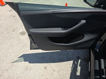 2026 Tesla Model Y Long Range – miniatura 9
