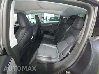 2026 Tesla Model Y Long Range – miniatura 13