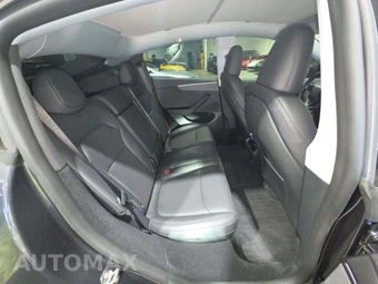 2026 Tesla Model Y Long Range – miniatura 17