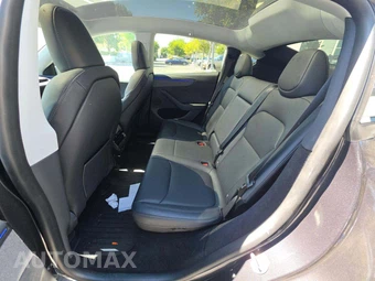 2026 Tesla Model Y Long Range – miniatura 10