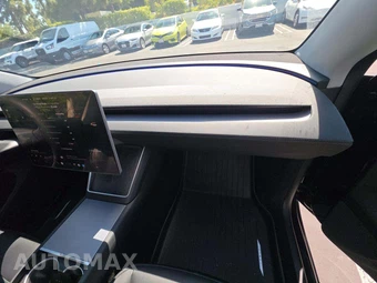 2026 Tesla Model Y Long Range – miniatura 17