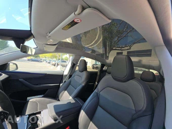 2026 Tesla Model Y Long Range – miniatura 8