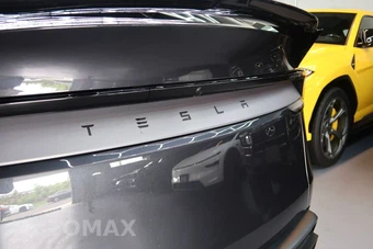 2026 Tesla Model Y Long Range – miniatura 15