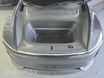 2026 Tesla Model Y Long Range – miniatura 23