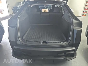 2026 Tesla Model Y Long Range – miniatura 24