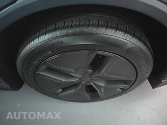 2026 Tesla Model Y Long Range – miniatura 29