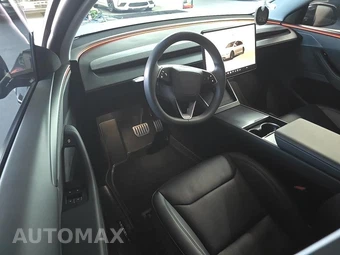 2026 Tesla Model Y Long Range – miniatura 32